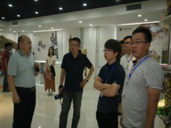 網(wǎng)絡媒體采訪團走進華紡